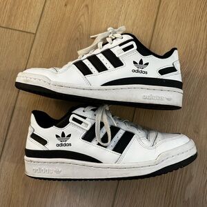 Adidas forum low shoes
